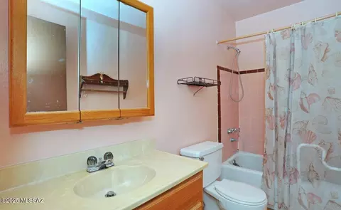 Bath - 5665 E 25th St, Tucson, AZ 85711 photo 3 of 4
