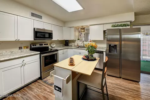 8 S Calcite Dr, Tucson, AZ 85745