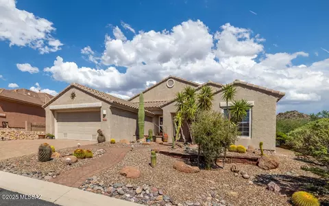 13730 N Heritage Canyon Dr, Marana, AZ 85658