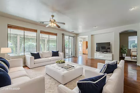 7676 W Madrigal Dr, Tucson, AZ 85743