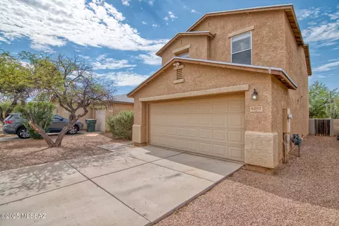 Exterior - 6202 E Stonechat Dr, Tucson, AZ 85756 photo 3 of 6