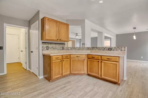 Kitchen - 6202 E Stonechat Dr, Tucson, AZ 85756 photo 4 of 4