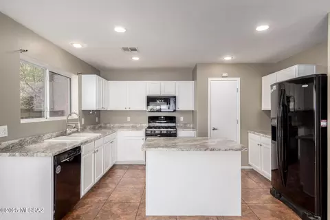 Kitchen - 8043 E Judicial St, Tucson, AZ 85730 photo 1 of 4