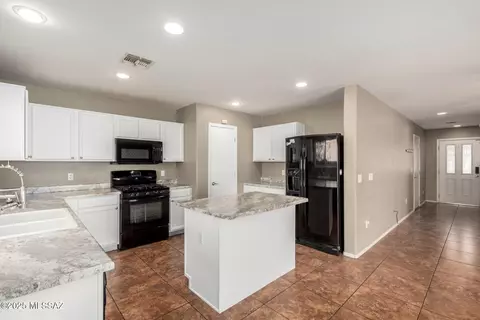 Kitchen - 8043 E Judicial St, Tucson, AZ 85730 photo 3 of 4