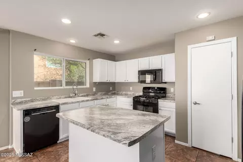 Kitchen - 8043 E Judicial St, Tucson, AZ 85730 photo 4 of 4