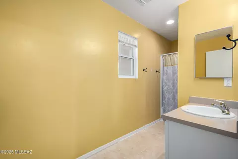 Bath - 8043 E Judicial St, Tucson, AZ 85730 photo 3 of 3