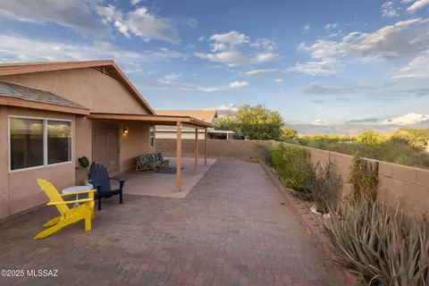 1310 N Falcon Ridge Dr, Tucson, AZ 85745