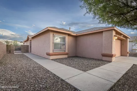 1310 N Falcon Ridge Dr, Tucson, AZ 85745