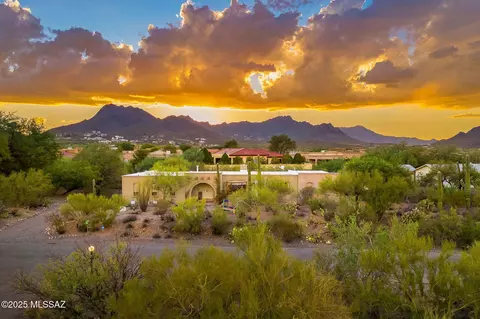 925 N Smoketree Cir, Tucson, AZ 85745