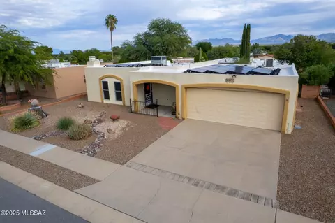 2035 S San Ray Dr, Green Valley, AZ 85614