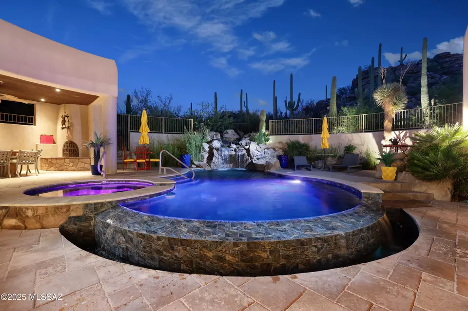 Exterior - 13971 N Jims Deadend Pl, Marana, AZ 85658 photo 6 of 8