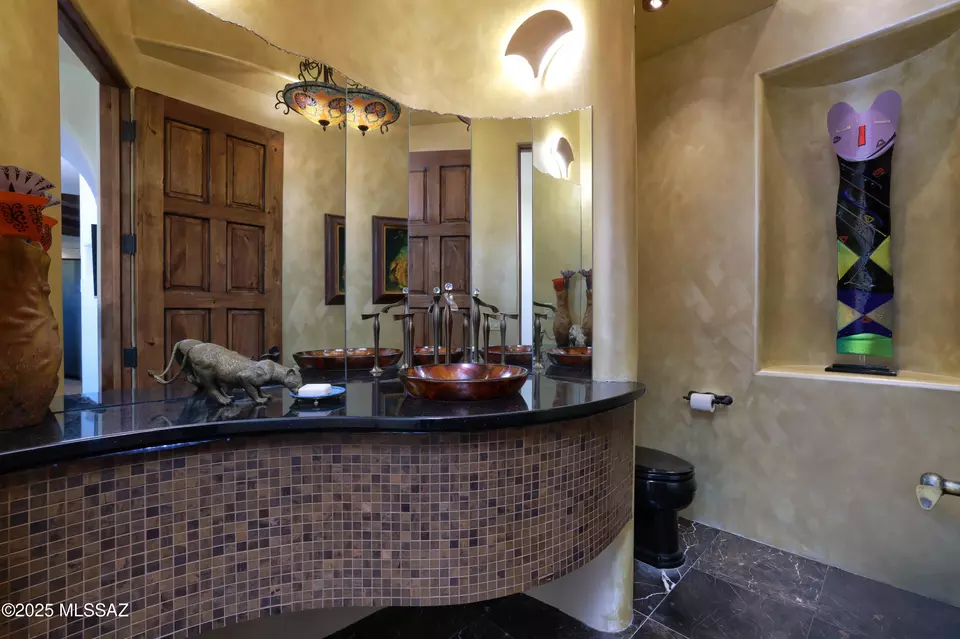 Bath - 13971 N Jims Deadend Pl, Marana, AZ 85658 photo 4 of 5