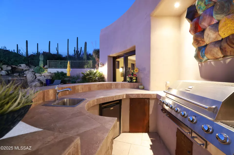 Kitchen - 13971 N Jims Deadend Pl, Marana, AZ 85658 photo 6 of 6