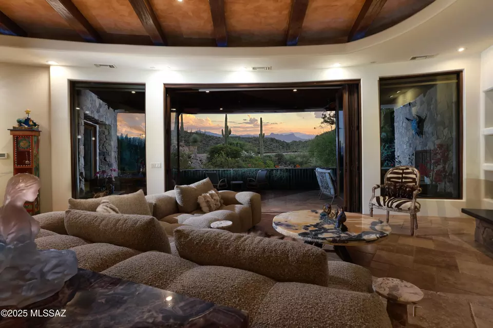 Living - 13971 N Jims Deadend Pl, Marana, AZ 85658 photo 3 of 5