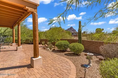 5661 W Triangle X Pl, Tucson, AZ 85713