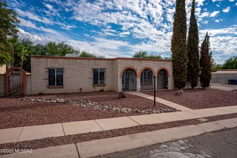 9202 E Roberto St, Tucson, AZ 85710 photo 6