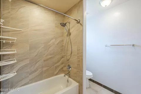 Bath - 60554 E Broken Bit Pl, Saddlebrooke, AZ 85739 photo 5 of 5