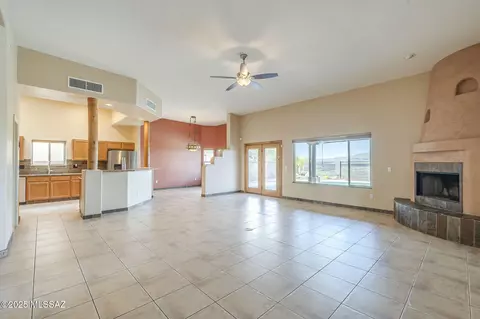 Living - 60554 E Broken Bit Pl, Saddlebrooke, AZ 85739 photo 5 of 7
