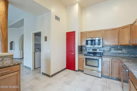 Kitchen - 60554 E Broken Bit Pl, Saddlebrooke, AZ 85739 photo 3 of 6