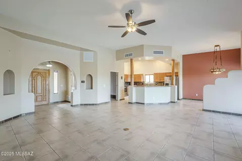 Living - 60554 E Broken Bit Pl, Saddlebrooke, AZ 85739 photo 6 of 7