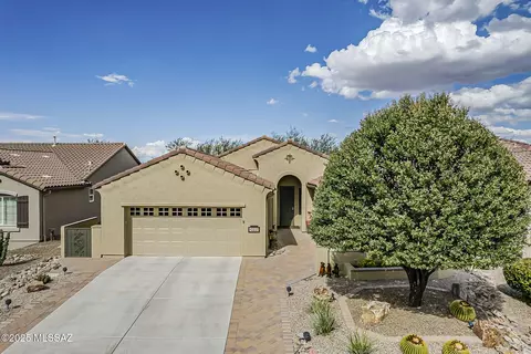 2227 E Thunderchief Dr, Green Valley, AZ 85614
