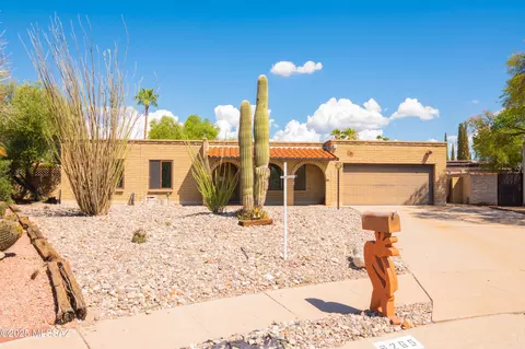 9265 E Roberto St, Tucson, AZ 85710