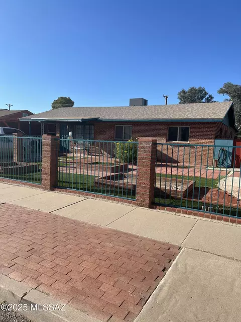 2633 E 19th St, Tucson, AZ 85716