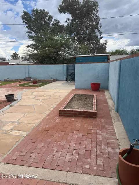 Exterior - 2633 E 19th St, Tucson, AZ 85716 photo 3 of 4