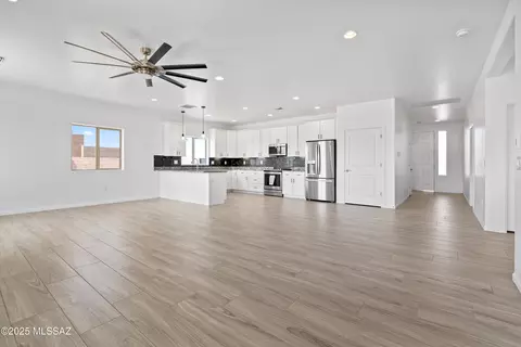 Living - 913 N Blue Slate Dr N, Vail, AZ 85641 photo 1 of 5