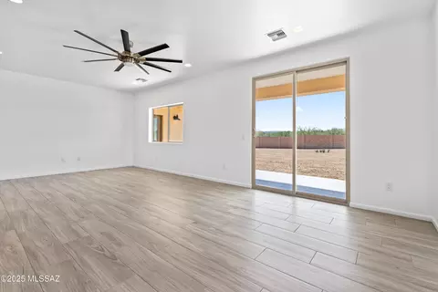 Living - 913 N Blue Slate Dr N, Vail, AZ 85641 photo 4 of 5