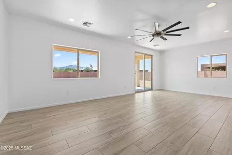 Living - 913 N Blue Slate Dr N, Vail, AZ 85641 photo 3 of 5