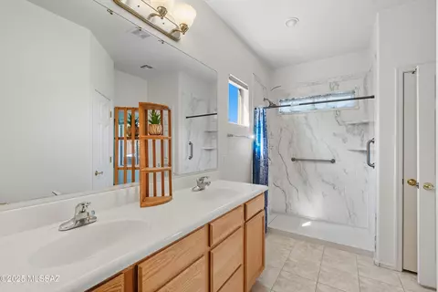 Bath - 60890 Eagle Heights Dr, Tucson, AZ 85739 photo 1 of 2