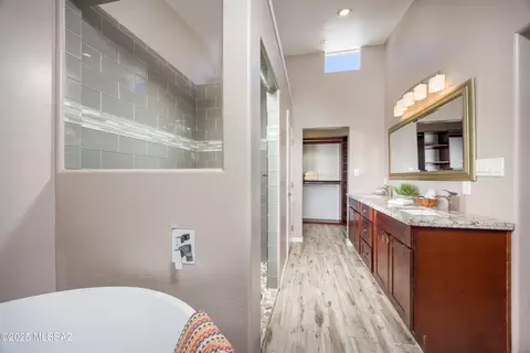 Bath - 5642 E Spring St, Tucson, AZ 85712 photo 2 of 4