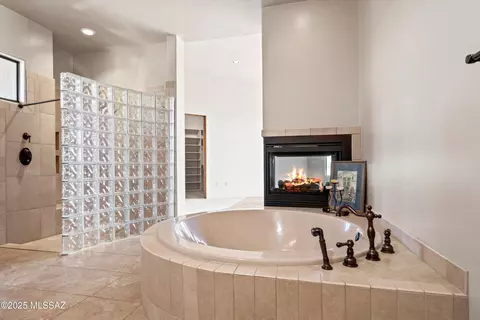 Bath - 15244 E Tumbling W Ranch Pl, Vail, AZ 85641 photo 2 of 4