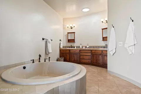 Bath - 15244 E Tumbling W Ranch Pl, Vail, AZ 85641 photo 1 of 4