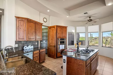 Kitchen - 15244 E Tumbling W Ranch Pl, Vail, AZ 85641 photo 2 of 4