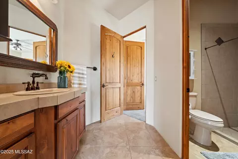 Bath - 15244 E Tumbling W Ranch Pl, Vail, AZ 85641 photo 3 of 4