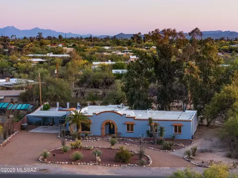 945 W San Martin Dr, Tucson, AZ 85704