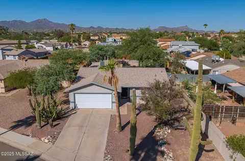 5871 N Edenbrook Ln, Tucson, AZ 85741