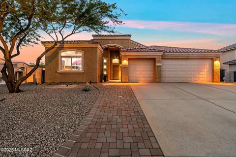 7590 S Ocean Port Dr, Tucson, AZ 85757