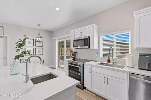 Kitchen - 232 E Jacinto St, Tucson, AZ 85705 photo 4 of 7