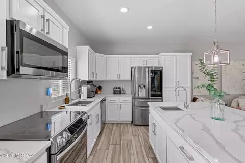 Kitchen - 232 E Jacinto St, Tucson, AZ 85705 photo 5 of 7