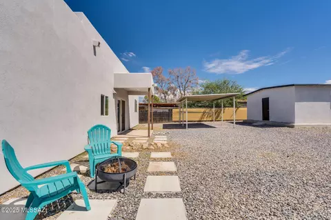 Exterior - 232 E Jacinto St, Tucson, AZ 85705 photo 3 of 7