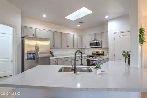 455 S Atlanta Dr, Vail, AZ 85641