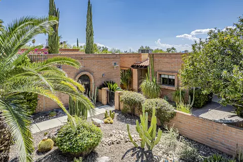 1900 W Ashbrook Dr, Tucson, AZ 85704