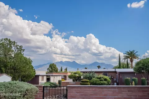 160 E Los Mangos, Green Valley, AZ 85614