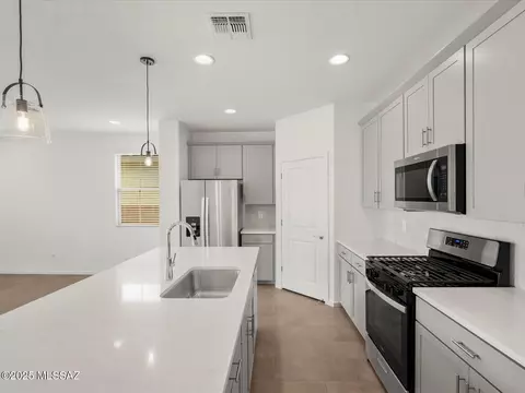 8277 S Cabari Mine Way, Tucson, AZ 85747