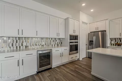 Kitchen - 12756 E Tortoise Pointe Pl, Vail, AZ 85641 photo 3 of 5