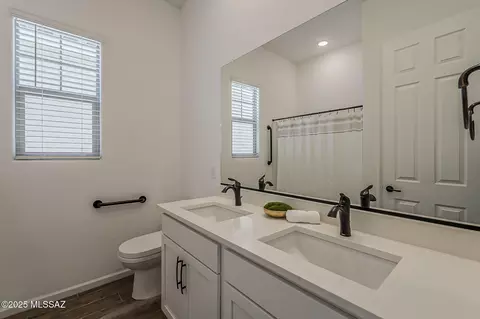 Bath - 12756 E Tortoise Pointe Pl, Vail, AZ 85641 photo 4 of 5