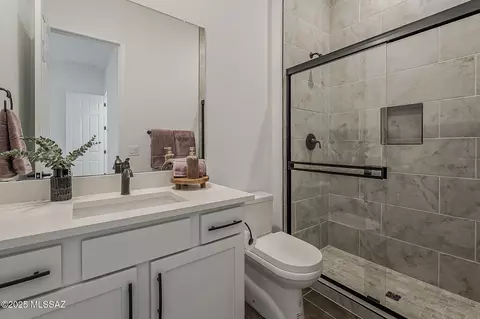 Bath - 12756 E Tortoise Pointe Pl, Vail, AZ 85641 photo 3 of 5